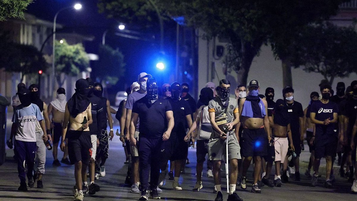 Guillermo Rocafort (@guillermorocaf1) on Twitter photo El JEFE de la <a href="/policia/">Policía Nacional</a> se ha ido a MARRUECOS para reunirse con los JEFES de BATMORO y organizar la delincuencia marroquí en España 👇😱 El JEFE de la <a href="/policia/">Policía Nacional</a> se ha ido a MARRUECOS para reunirse con los JEFES de BATMORO y organizar la delincuencia marroquí en España 👇😱