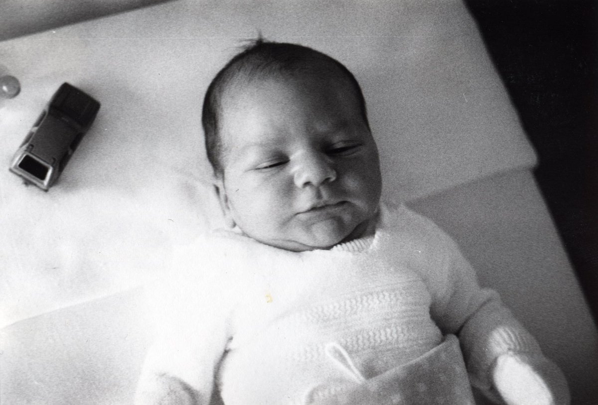 quindicizero's tweet image. 8 Agosto 1981, Basilea. 

Lynette e Robert festeggiano la nascita del piccolo Roger. 

Un neonato che avrebbe cambiato per sempre la storia del tennis. 

Tanti auguri, KING 👑🇨🇭