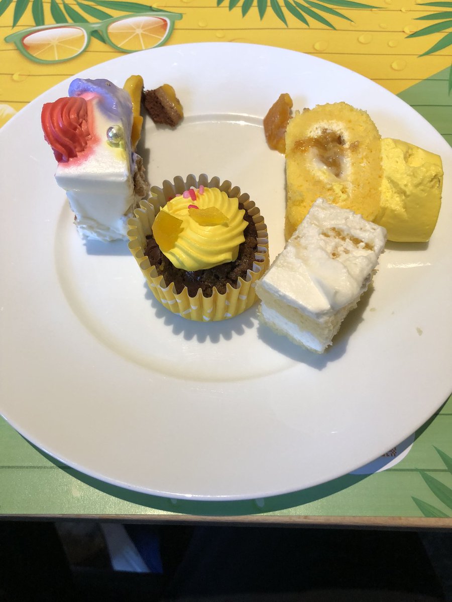 ヒルトンのデザートはレベル高いな🍰