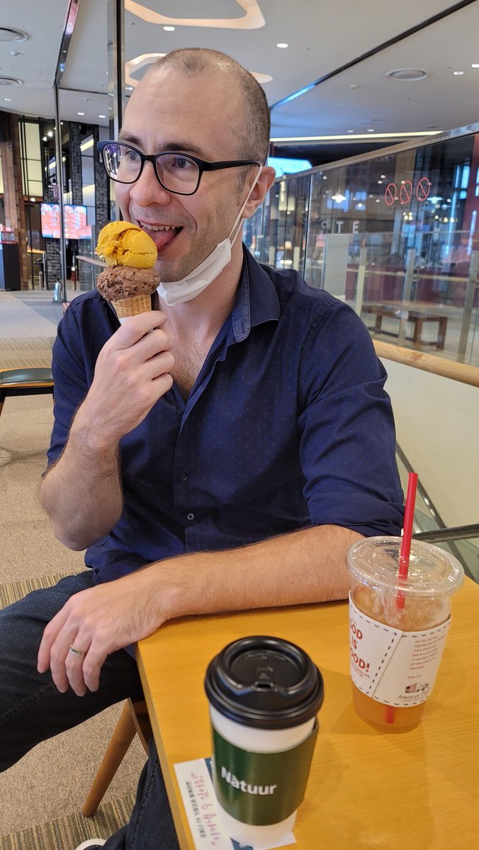 Kamuimin89's tweet image. Bought my dad some ice cream for his birthday and he seemed to like it alot 😁