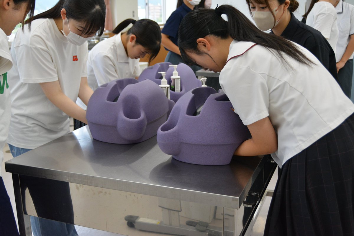 【INFORMATION】
オープンキャンパス1日目の農学部（樽味キャンパス）、医学部（重信キャンパス）の様子をお届けします🍉🥼
✨Facebookには写真をもっと掲載中✨
facebook.com/ehimedaigaku/p…
オープンキャンパス2日目の様子も随時更新していきます🎊🎊