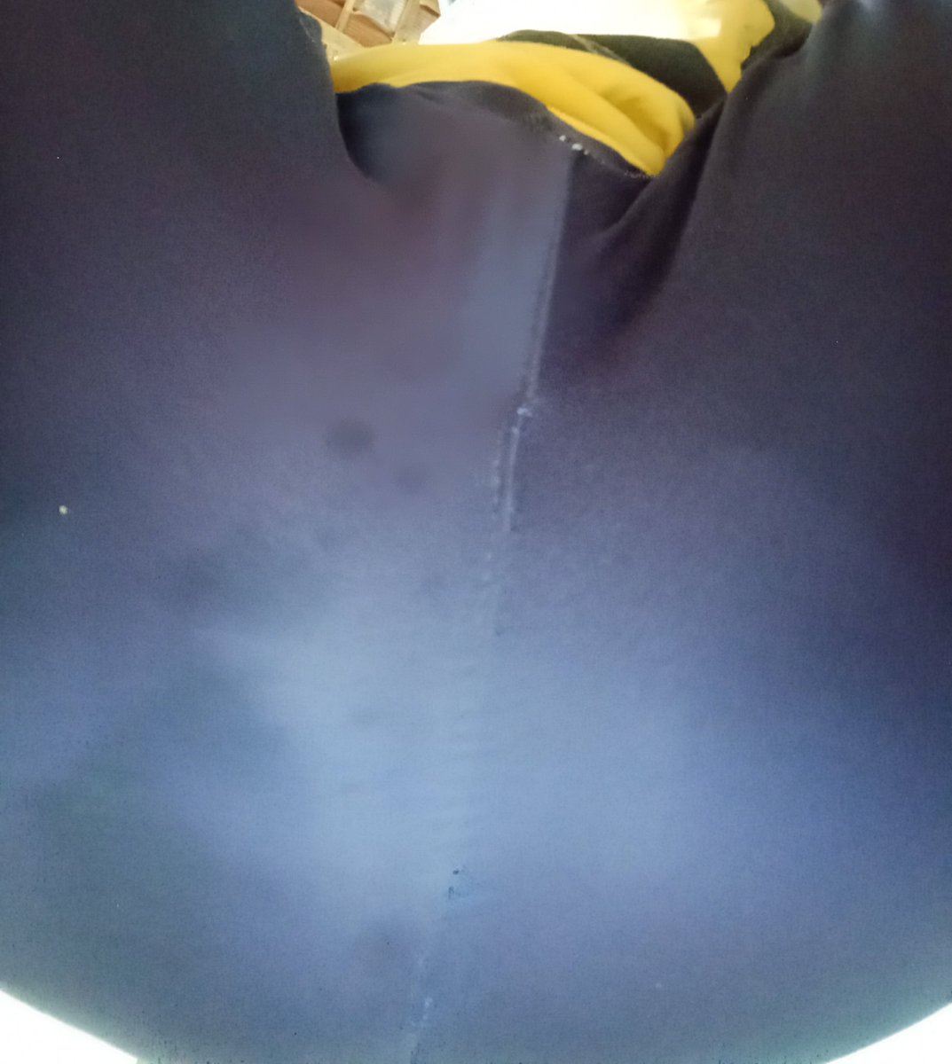 abis poop di celana
kebiasaan pake pempes, pas pake celana ga bisa nahan:)