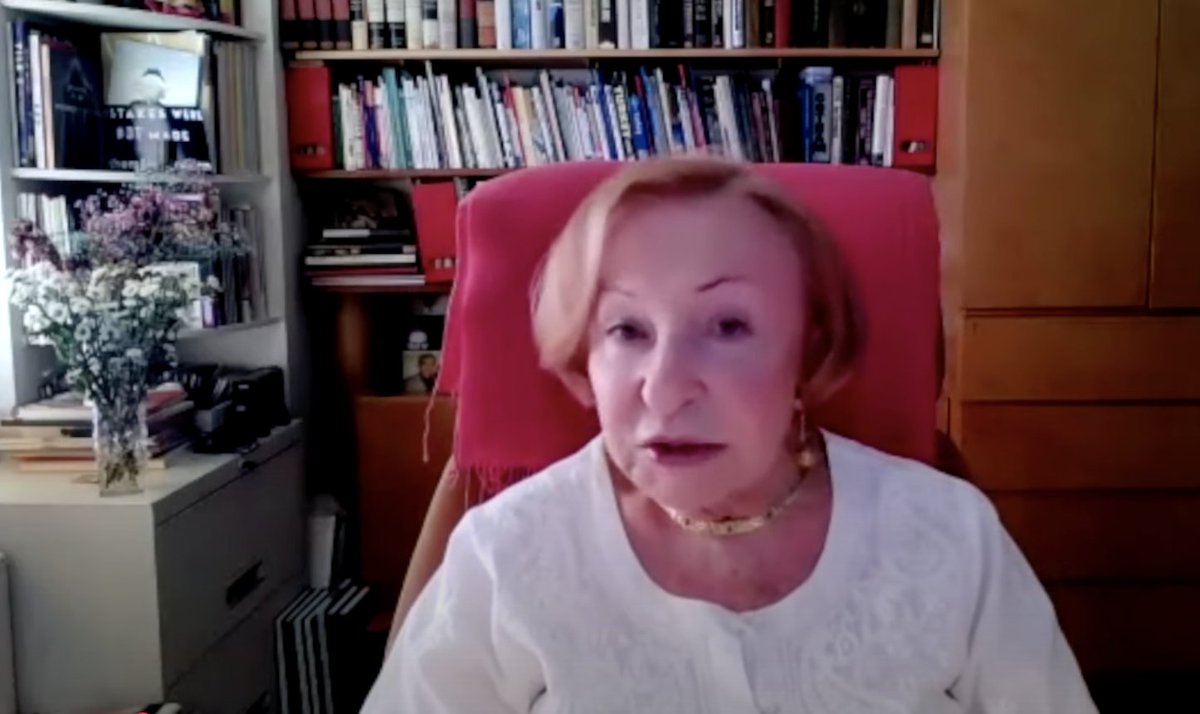 'Reiner Fuellmich ging geen enkel onderwerp uit de weg. Daarom wordt hij vervolgd.' 

In deze video vat Vera Sharav op treffende wijze samen wat de echte reden is waarom Dr. Reiner Fuellmich, Duits advocaat en medeoprichter van het ooit zeer informatieve platform Corona