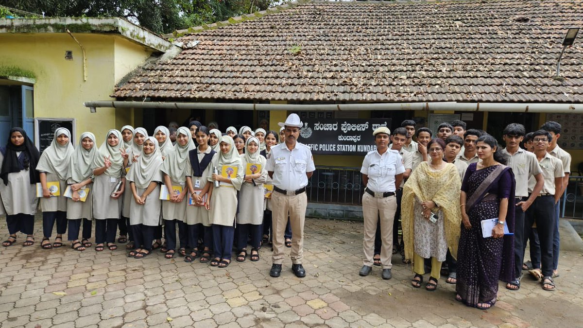 SP Udupi (@policeudupi) on Twitter photo ಕುಂದಾಪುರ ಸಂಚಾರ ಪೊಲೀಸ್ ಠಾಣೆಗೆ ಬ್ಯಾರಿ ಸೀಸೈಡ್ ಸ್ಕೂಲ್ ಮಕ್ಕಳು ತೆರೆದ ಮನೆ ಕಾರ್ಯಕ್ರಮದಡಿಯಲ್ಲಿ ಠಾಣೆಗೆ ಭೇಟಿ ನೀಡಿದ್ದು ಮಕ್ಕಳಿಗೆ ರಸ್ತೆ ಸುರಕ್ಷತೆ ಹಾಗೂ ಸಂಚಾರ ನಿಯಮಗಳ ಬಗ್ಗೆ ಮತ್ತು ಸೂಚನಾ ಫಲಕಗಳನ್ನು ತೋರಿಸಿ ಮಾಹಿತಿ ನೀಡಿರುತ್ತಾರೆ . <a href="/DgpKarnataka/">DGP KARNATAKA</a> <a href="/Rangepol_WR/">Western Range of Karnataka State Police, Mangaluru</a> <a href="/KarnatakaCops/">ಕರ್ನಾಟಕ ರಾಜ್ಯ ಪೊಲೀಸ್ Karnataka State Police</a> ಕುಂದಾಪುರ ಸಂಚಾರ ಪೊಲೀಸ್ ಠಾಣೆಗೆ ಬ್ಯಾರಿ ಸೀಸೈಡ್ ಸ್ಕೂಲ್ ಮಕ್ಕಳು ತೆರೆದ ಮನೆ ಕಾರ್ಯಕ್ರಮದಡಿಯಲ್ಲಿ ಠಾಣೆಗೆ ಭೇಟಿ ನೀಡಿದ್ದು ಮಕ್ಕಳಿಗೆ ರಸ್ತೆ ಸುರಕ್ಷತೆ ಹಾಗೂ ಸಂಚಾರ ನಿಯಮಗಳ ಬಗ್ಗೆ ಮತ್ತು ಸೂಚನಾ ಫಲಕಗಳನ್ನು ತೋರಿಸಿ ಮಾಹಿತಿ ನೀಡಿರುತ್ತಾರೆ . <a href="/DgpKarnataka/">DGP KARNATAKA</a> <a href="/Rangepol_WR/">Western Range of Karnataka State Police, Mangaluru</a> <a href="/KarnatakaCops/">ಕರ್ನಾಟಕ ರಾಜ್ಯ ಪೊಲೀಸ್ Karnataka State Police</a>