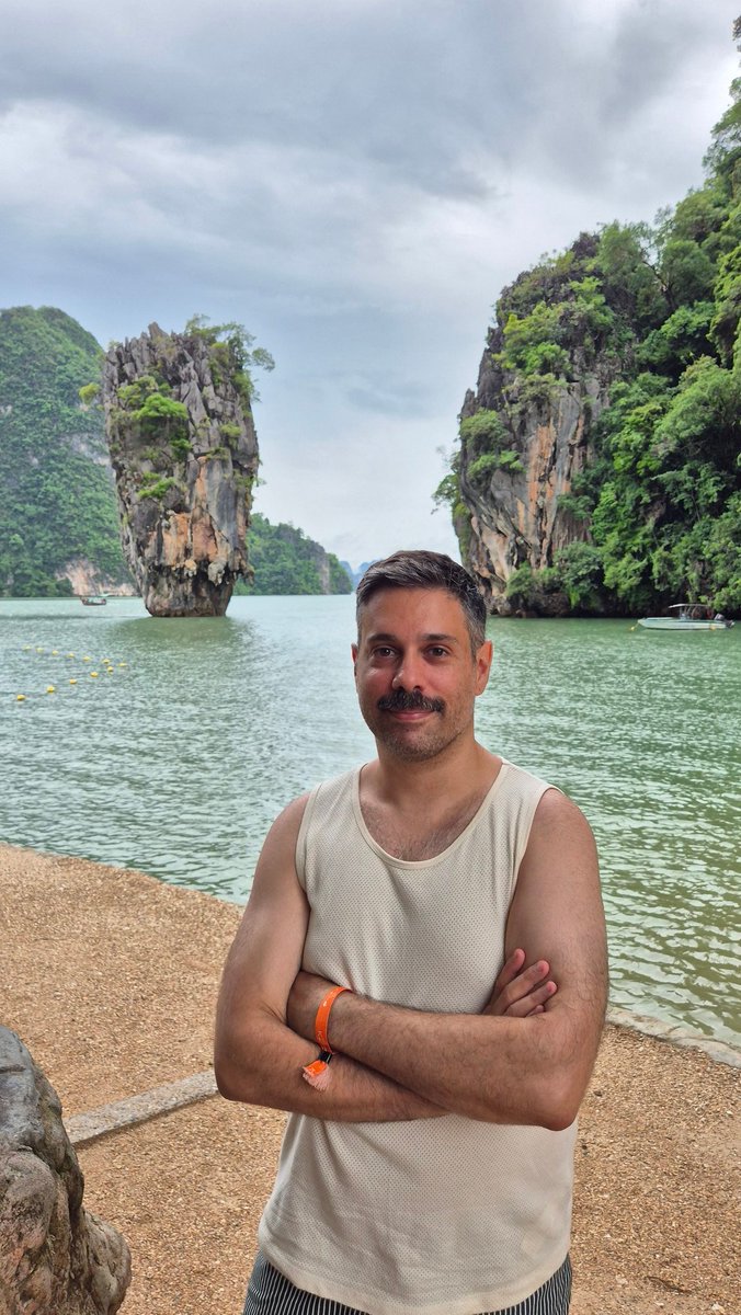 aGreekDad's tweet photo. Waiting for James Bond to come and get me... https://t.co/6Wp3QbeGrd