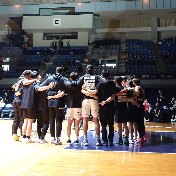 細身ながらも1年間、最強外国籍トリオにぶつかり、PFとしての高さがある上に、ダビーの戦術を最も理解する #鎌田隼 、まさに #富山グラウジーズ の補強ポイントで、サイズのあるSGとして富山での活躍を覚えている人も多い #葛原大智 。
13人目はこの練習生ふたりのどちらかなのかな？