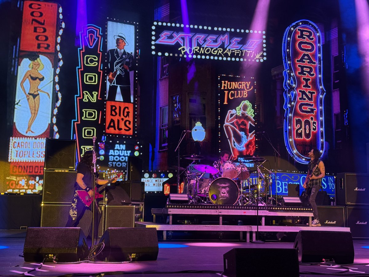 What an amazing venue and show at Halifax <a href="/ExtremeBand/">Extreme</a> were on fire but mostly importantly thank you <a href="/RobbyHoff/">Robby Hoffman</a> for making all this possible you are amazing thank you so much an amazing night. Until next time ❤️🤘🏻🤘🏻❤️ #extreme