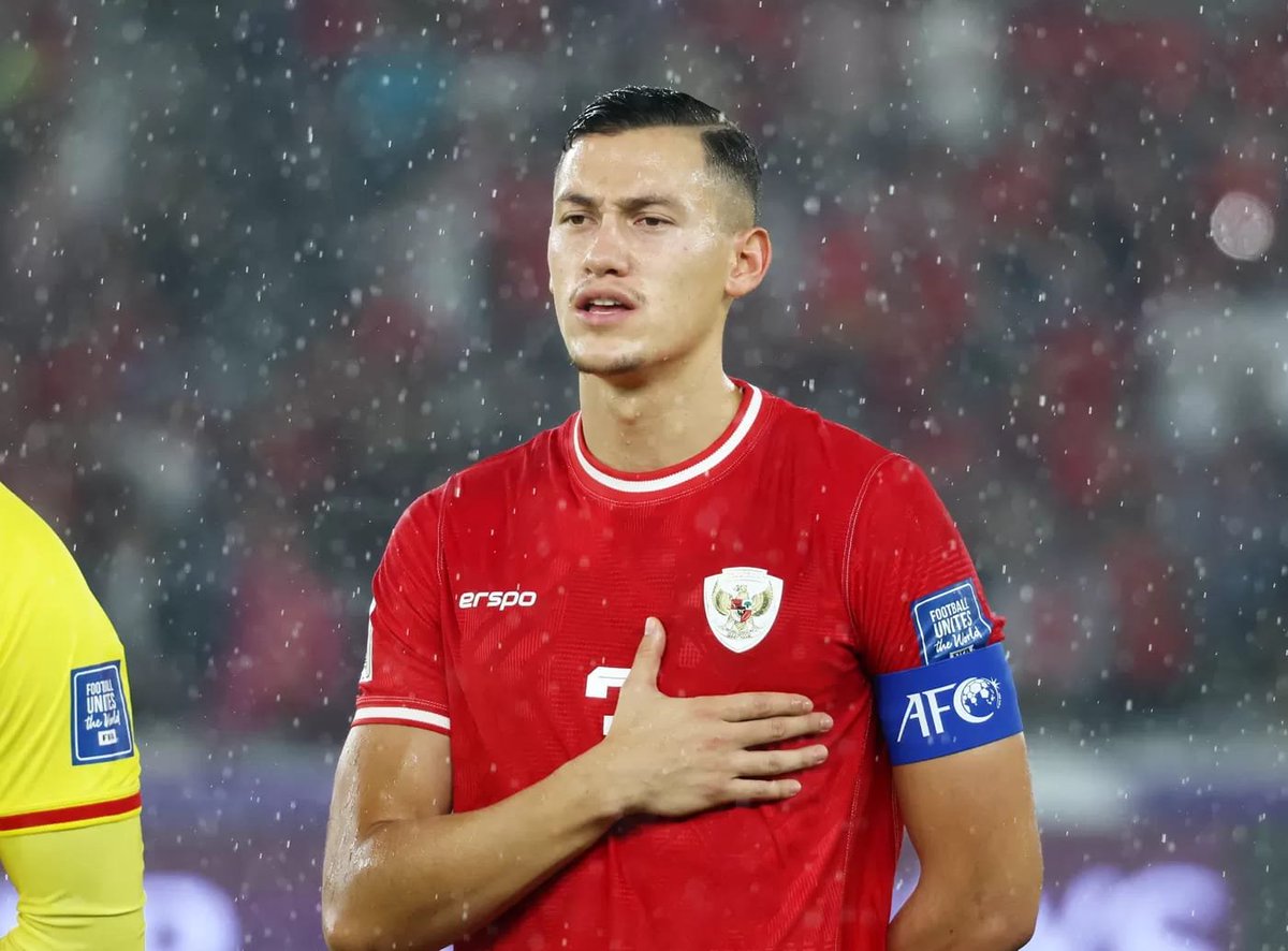 YANG PENTING KONSISTEN

Konsisten main di Serie A, walau rejekinya main di tim promosi. 

Nanti pelan-pelan naik kelas main di mid table team yang ngejar tiket eropa, macem; Bologna, Como, Lazio &amp; AC Milan gitu.

Sukses selalu di mana pun engkau berlabuh, Jay Idzes!