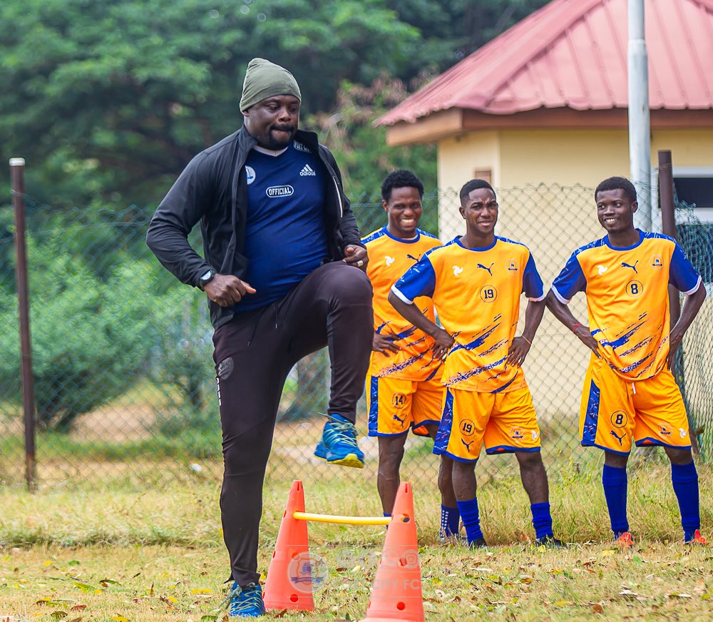 Portcityclub20's tweet photo. π΅βͺοΈπ΅// THE BOSS
Where leadership meets hard work. Under the bossβs watchful eye building for the battles ahead.
#PortCityFC
#PreSeason2025
#newseasonloading
#trainingday https://t.co/Ac4tLQEDDX