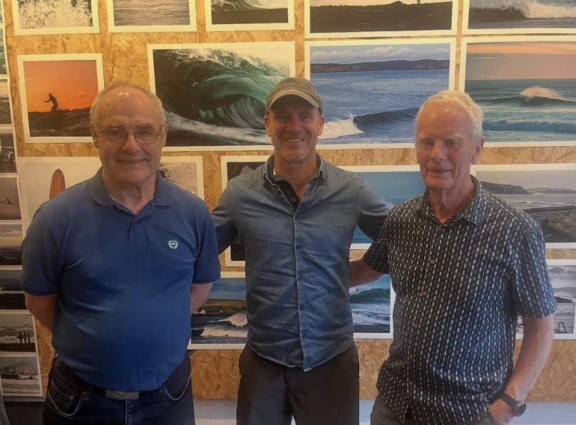 Three legends of Scottish #surfing at the launch of The View From the Shoulder the other night: pioneers Ian Wishart (l) and Andy Bennetts (r) were there at start of Scotland's surfing story; now #LostShore founder Andy Hadden is shaping its future

birlinn.co.uk/product/the-vi…