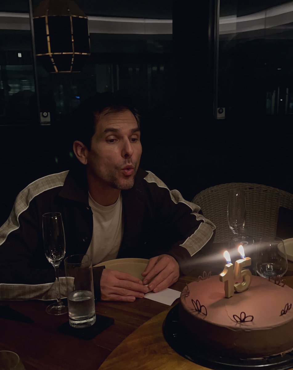 “Alan por el mundo” cumple 15 años y hoy lo celebramos con el boss más chido, inspirador y sobre todo amigo 🫰🏽
Felices primeros 15 <a href="/alan_estrada/">Alan Estrada</a> gracias por hacerme parte de tus sueños <a href="/alanxelmundo/">Alan por el mundo</a> 🥳 Te tqm! 💜