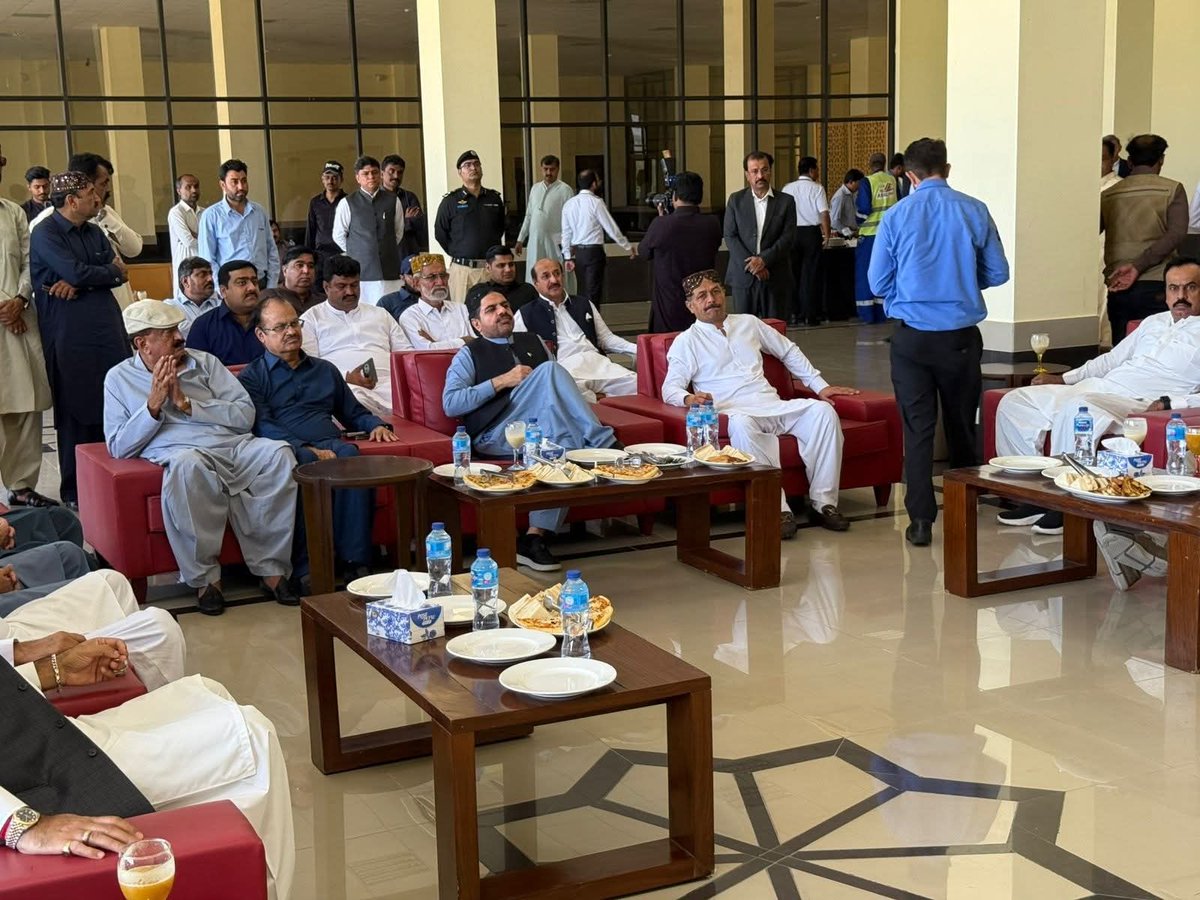 Massir Din (@massirdin) on Twitter photo تھر کول بلاک 1 اور بلاک 2 کے دورے کے دوران اسلام کوٹ ایئرپورٹ پر ڈائریکٹر جنرل سندھ کول اتھارٹی نے وزیرِ توانائی سید ناصر حسین شاہ اور صوبائی صلاحکار ماحوليات موسمیاتی تبدیلی اور ساحلی ترقی حکومت سندھ دوست محمد راہموں کو بریفنگ دی۔
<a href="/BBhuttoZardari/">BilawalBhuttoZardari</a> <a href="/SyedNasirHShah/">Syed Nasir Hussain Shah</a> تھر کول بلاک 1 اور بلاک 2 کے دورے کے دوران اسلام کوٹ ایئرپورٹ پر ڈائریکٹر جنرل سندھ کول اتھارٹی نے وزیرِ توانائی سید ناصر حسین شاہ اور صوبائی صلاحکار ماحوليات موسمیاتی تبدیلی اور ساحلی ترقی حکومت سندھ دوست محمد راہموں کو بریفنگ دی۔
<a href="/BBhuttoZardari/">BilawalBhuttoZardari</a> <a href="/SyedNasirHShah/">Syed Nasir Hussain Shah</a>