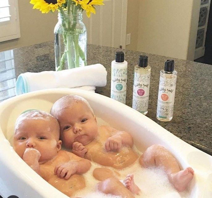 LissyScamander's tweet image. Me los como a los dos