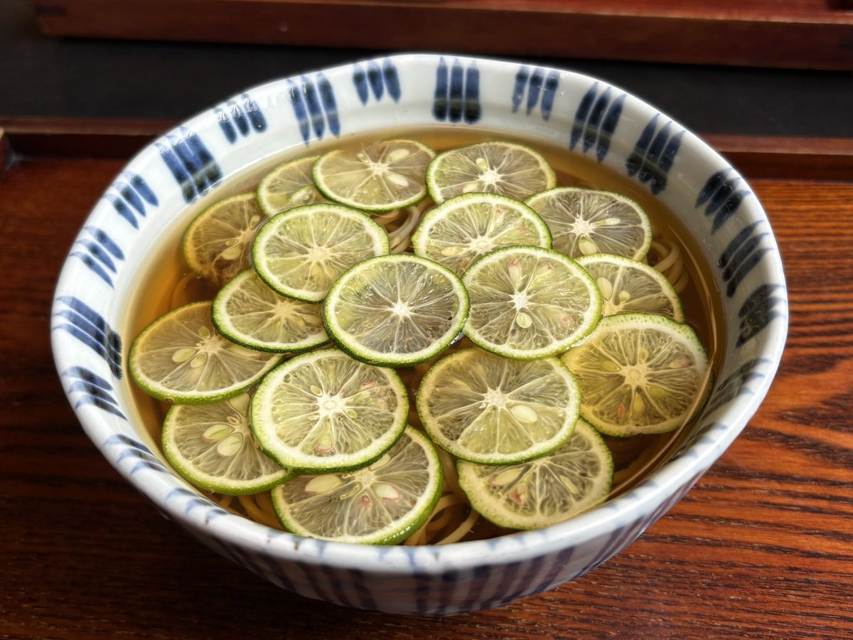 stray08's tweet image. 夏限定すだちの冷やし蕎麦と🍢🍻

#西條そば甲