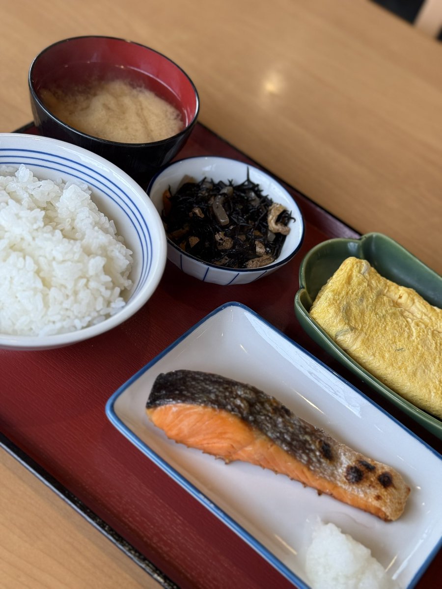 fclub_3000's tweet image. 今日の昼飯

丁寧な暮らし！
年寄りはたまには健康を考える。

#昼飯 #健康的な食事 #福武食堂 #西条