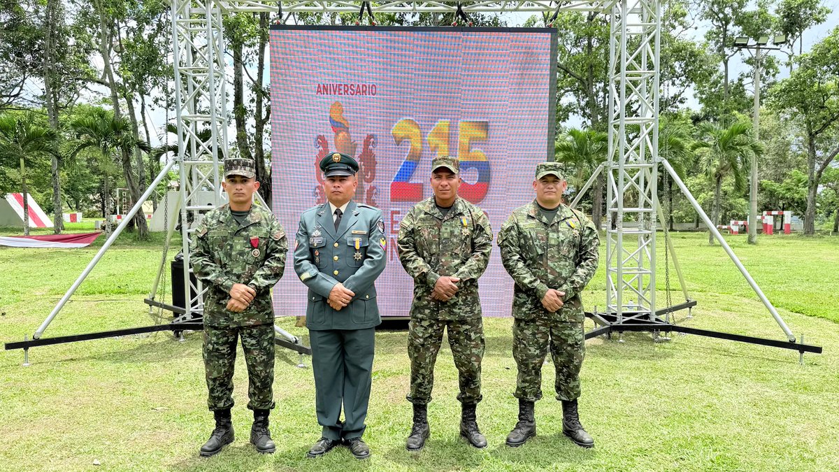 Comando de Acción Integral del Ejército Nacional (@ejercito_caaid) on Twitter photo En Bucaramanga, #Santander, soldados profesionales y suboficiales del Batallón de Apoyo de Acción Integral y Desarrollo N.º2 fueron condecorados por sus aportes al <a href="/COL_EJERCITO/">Ejército Nacional de Colombia</a> desde la Acción Integral y su tiempo de servicio.
#PatriaHonorLealtad En Bucaramanga, #Santander, soldados profesionales y suboficiales del Batallón de Apoyo de Acción Integral y Desarrollo N.º2 fueron condecorados por sus aportes al <a href="/COL_EJERCITO/">Ejército Nacional de Colombia</a> desde la Acción Integral y su tiempo de servicio.
#PatriaHonorLealtad