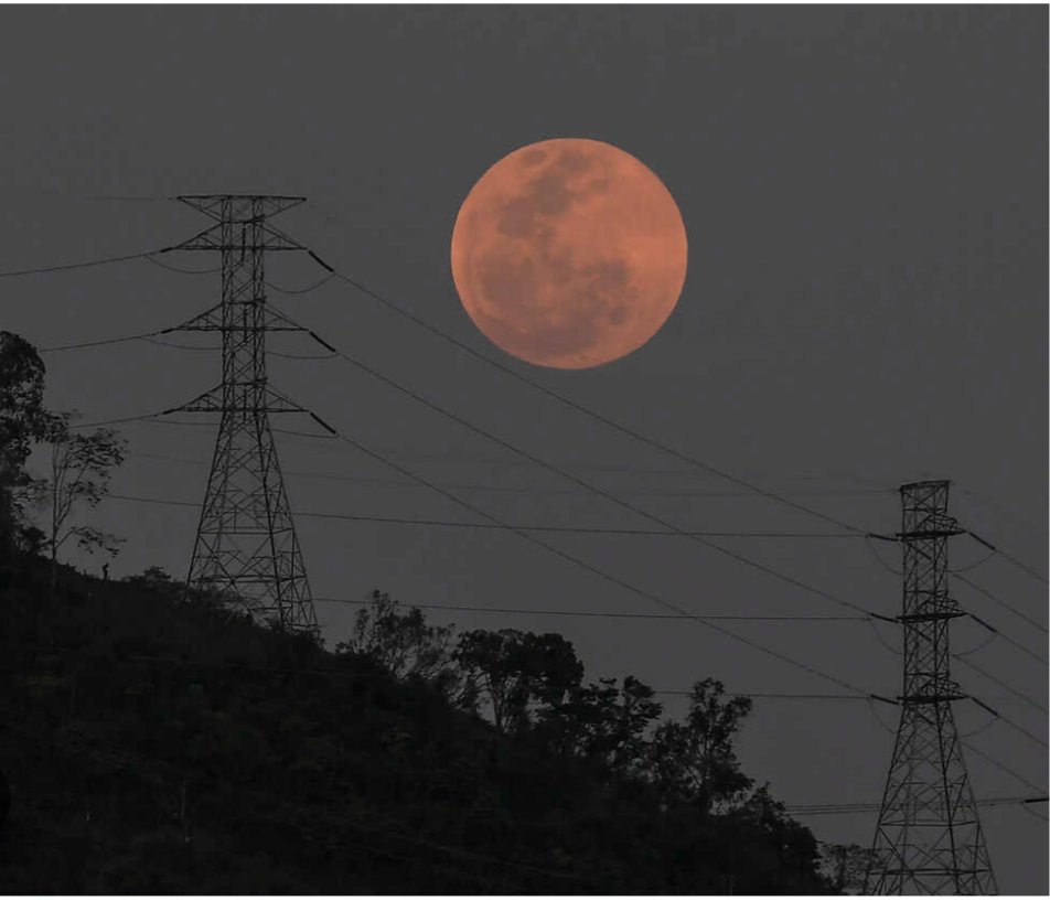 FlameVisions's tweet photo. It's no coincidence that my cycle is synced with the Full Moon in Aquarius starting on Lion's Gate eve. Where are my spiritual folks and Red Witches? Are y'all tapped in and riding this magical wave? #spirituality #redwitch #lionsgate #fullmoon #aquarius https://t.co/eaq6JI3bUC