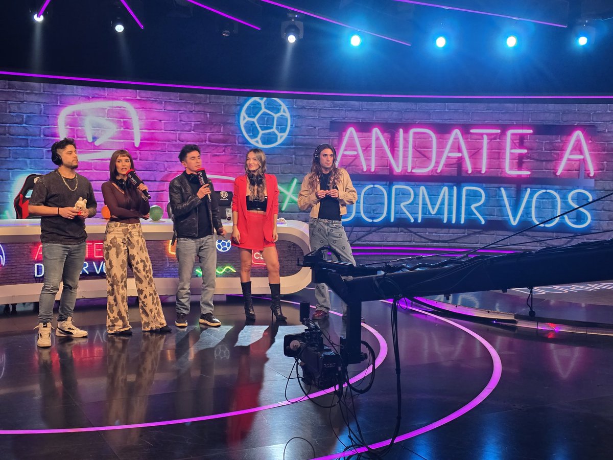 💥 Ya empezó ANDATE A DORMIR VOS con la conducción de <a href="/HeberYbaez/">Heber Ybañez</a>
<a href="/agustinape/">Agus Peñalva 🧉</a> <a href="/Martinducco/">Martín Ducco</a> <a href="/AuroraLuna/">Aurora Luna</a> <a href="/valloneromi/">Romina Vallone</a> y <a href="/LaTati_ok/">Tati Boleas</a>

🔥 #AndateADormirVos
📺 Hasta las 01.30 hs. por #C5N y en bit.ly/C5NENVIVO24HS