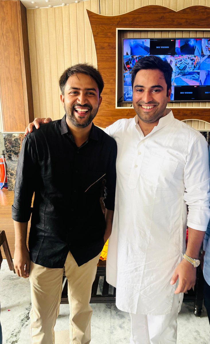pilot_with_people (@udayposwal3) on Twitter photo भाई रविन्द्र पटेल जी की <a href="/nsui/">NSUI</a> के राष्ट्रीय अध्यक्ष बड़े भाई वरुण चौधरी जी के साथ सुखद मुलाकात हुई ।
<a href="/varunchoudhary2/">Varun Choudhary</a>
<a href="/RavindraPatel05/">Ravindra Patel</a> भाई रविन्द्र पटेल जी की <a href="/nsui/">NSUI</a> के राष्ट्रीय अध्यक्ष बड़े भाई वरुण चौधरी जी के साथ सुखद मुलाकात हुई ।
<a href="/varunchoudhary2/">Varun Choudhary</a>
<a href="/RavindraPatel05/">Ravindra Patel</a>