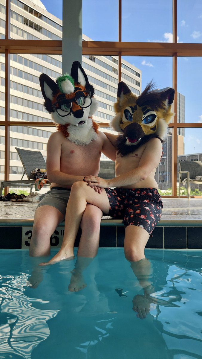In da pool
#fursuitfriday