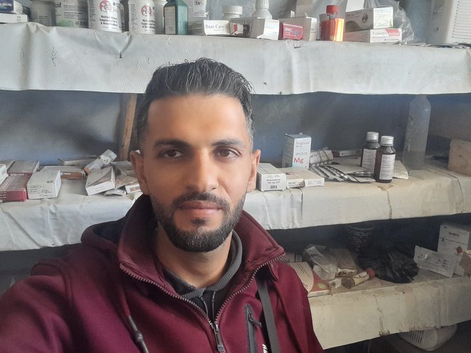 AJP_Diddle's tweet image. Mostafa struggles to afford any medicine for his pharmacy, people come to him daily for his help.  We can help him help others by sharing and giving what we can: chuffed.org/project/123924…