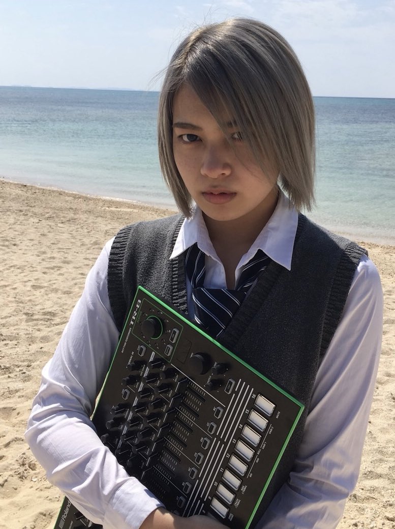 Tincy_saya's tweet image. 今日8/8はRoland 808の日。

TR-808のサウンドを受け継いだTR-8は高校生の頃からの私の相棒。

何年もの間ライブでずっと演奏しているのに一度も故障しないで頑張ってくれています。

この楽器ずっとこれからも大事に使い続けます。

 #808day #MyRoland #Roland