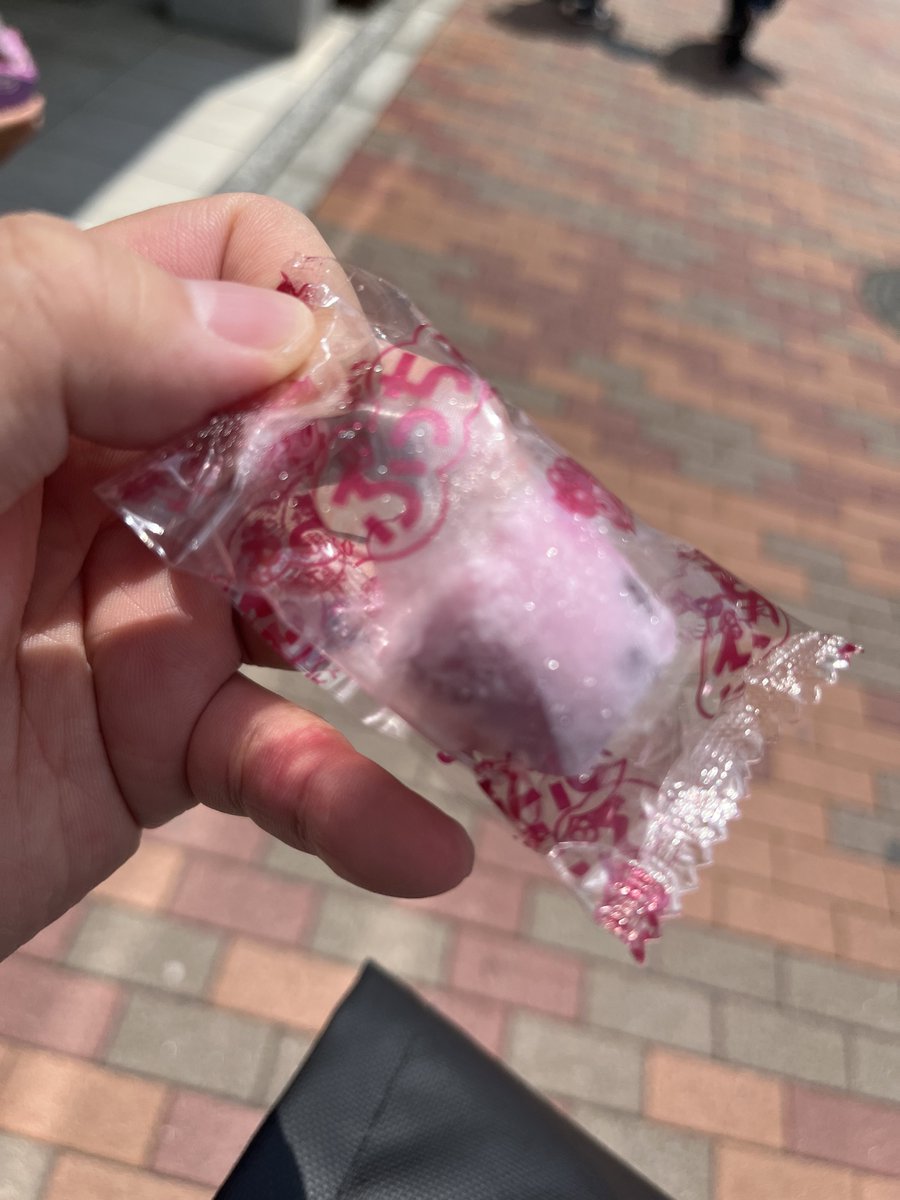 夏の暑い日にお日様の下で
甥っ子からもらったアイスがめちゃうまい