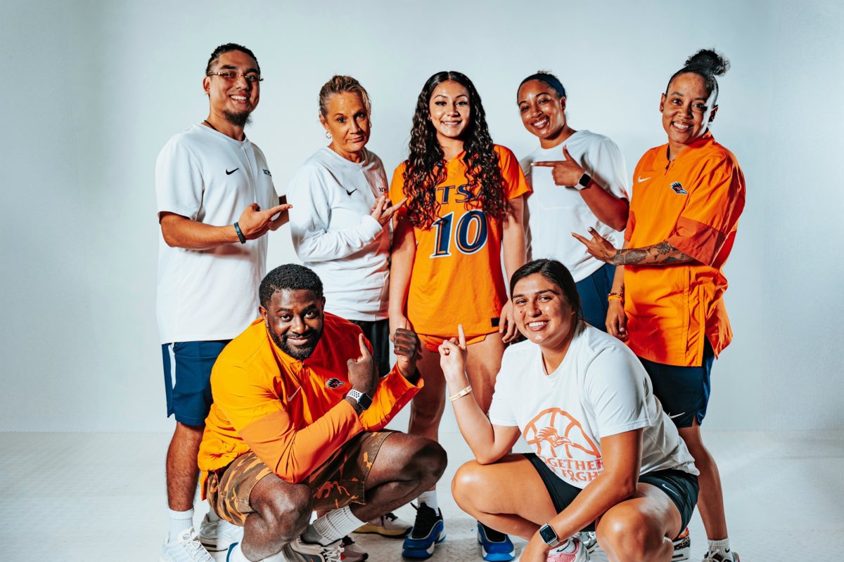 CASEY CHAVEZ (@caseychavez2027) on Twitter photo Thank you to <a href="/CoachKarenA/">Karen Aston</a> and to her amazing coaches and staff <a href="/UTSAWBB/">UTSA Women’s Basketball</a> for the visit! birdsup?!
#unofficialvisit #210
<a href="/playerfirstgbb/">PlayerFirst Basketball</a> <a href="/OCGirlsBB/">O'Connor Girls Basketball</a> Thank you to <a href="/CoachKarenA/">Karen Aston</a> and to her amazing coaches and staff <a href="/UTSAWBB/">UTSA Women’s Basketball</a> for the visit! birdsup?!
#unofficialvisit #210
<a href="/playerfirstgbb/">PlayerFirst Basketball</a> <a href="/OCGirlsBB/">O'Connor Girls Basketball</a>