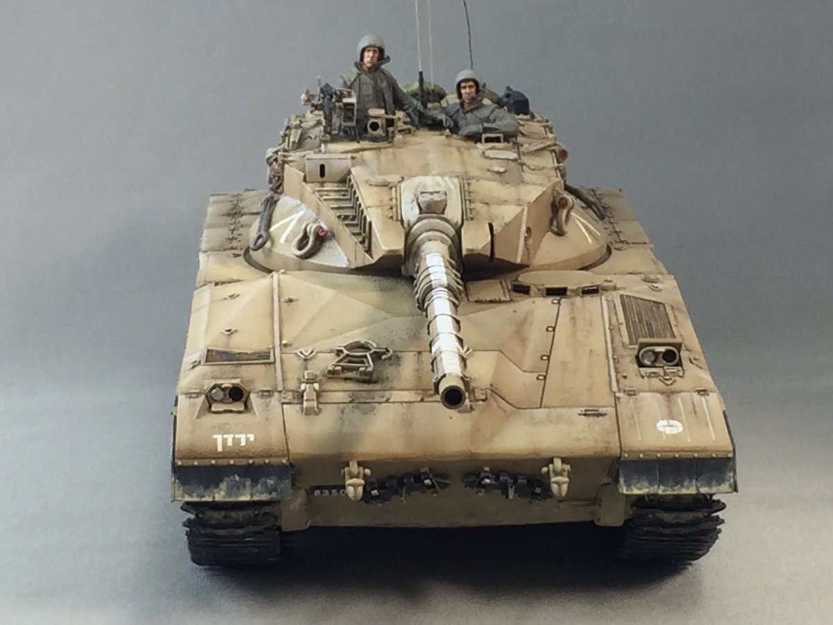 #フィギュアを添えてみよう
人物を添えたメカは大好きです🥰