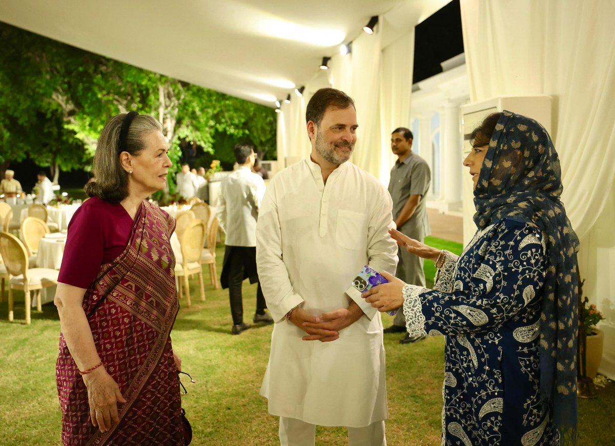THE JKPDP (@1jkpdp) on Twitter photo Fearless hearts. Unbreakable will. Standing tall in every storm.
<a href="/MehboobaMufti/">Mehbooba Mufti</a> <a href="/RahulGandhi/">Rahul Gandhi</a> Fearless hearts. Unbreakable will. Standing tall in every storm.
<a href="/MehboobaMufti/">Mehbooba Mufti</a> <a href="/RahulGandhi/">Rahul Gandhi</a>