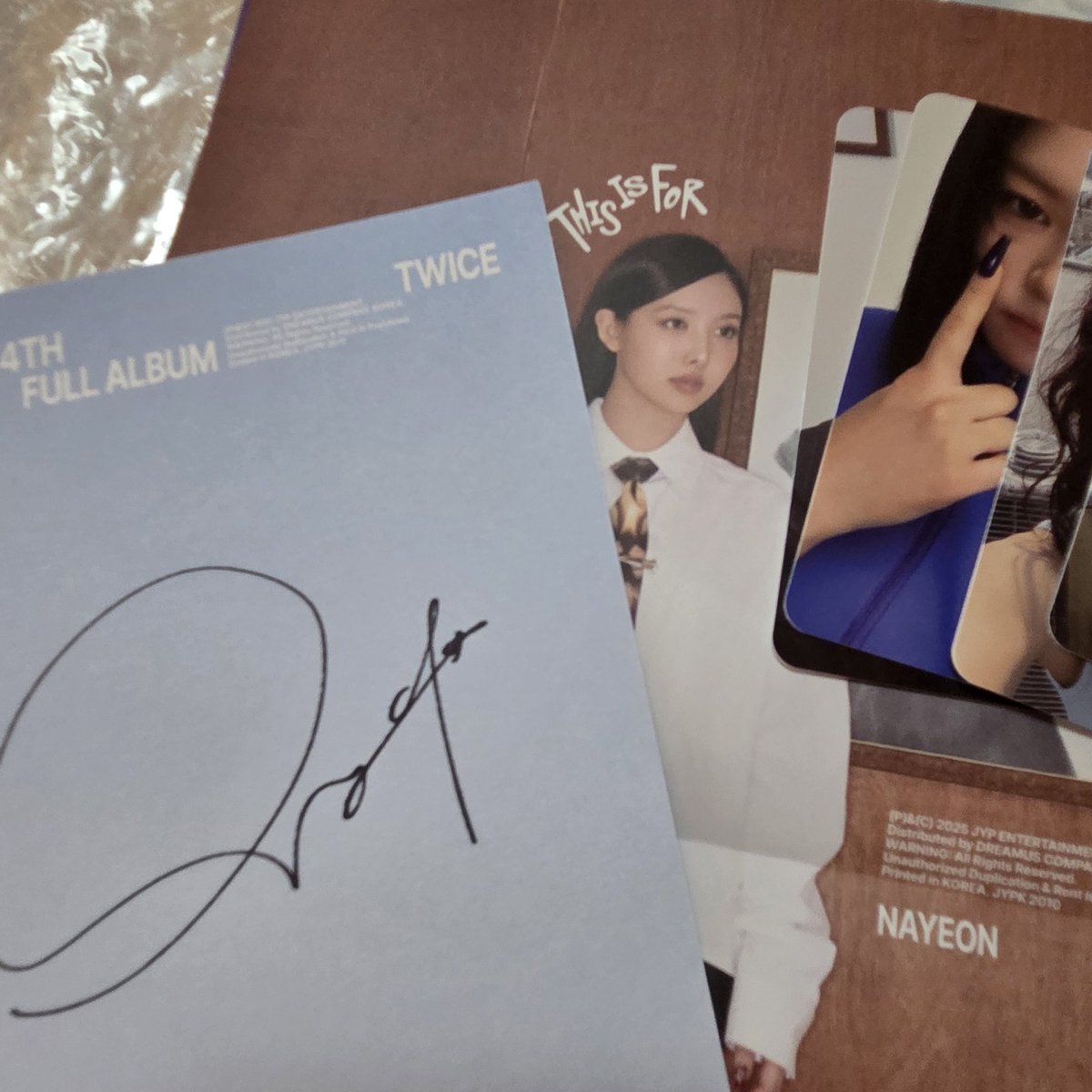 サイン入りアルバムミナちゃんだった🐧