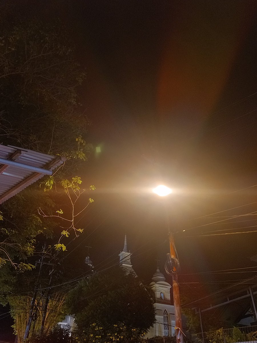 clyffio_fei's tweet photo. #clypict #randompict #katedralmanado #streetlights #catholicchurch

●26.07.25.8:57pm https://t.co/PgVq0EeBqR