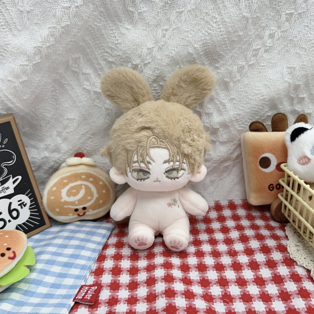 ☀️ It's almost the weekend again ~ Have you decided where to play ~🖤💛😉

📏Size：10cm✨

🐻🫶🏻#HongliDoll   
#우리_공장으로_오세요  
#우리_공장을_소개합니다 #솜인형  
#棉花娃娃  #cottondoll 
#綿人形 #綿人形です #JPぬい