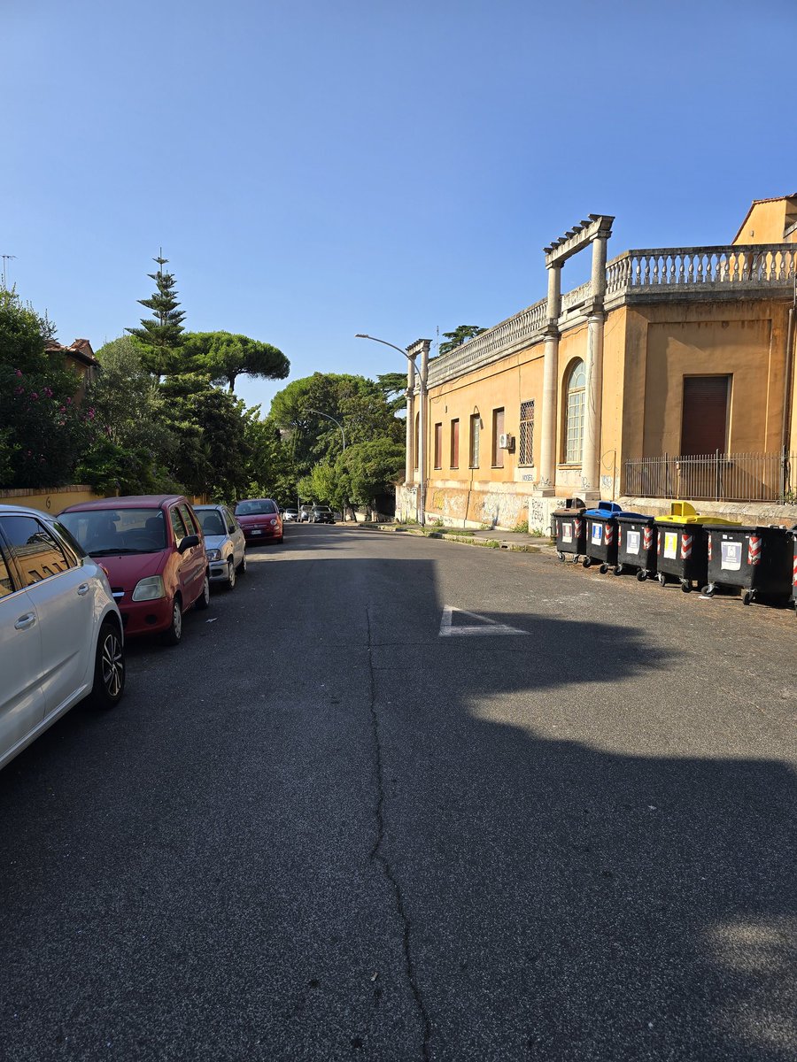 PLRC ᵖᵃʳᵒᵈʸ™ (@plrcparodytm) on Twitter photo 7 agosto, decine di stalli vuoti ma il romanaro medio deve lasciare l'auto impunemente su DUE attraversamenti pedonali perché il suo cervello è sottosviluppato.
Come sempre i vigili di <a href="/gualtierieurope/">Roberto Gualtieri</a> e i loro fantomatici carriattrezzi desaparecidos. Loro per strada non ci vanno 7 agosto, decine di stalli vuoti ma il romanaro medio deve lasciare l'auto impunemente su DUE attraversamenti pedonali perché il suo cervello è sottosviluppato.
Come sempre i vigili di <a href="/gualtierieurope/">Roberto Gualtieri</a> e i loro fantomatici carriattrezzi desaparecidos. Loro per strada non ci vanno