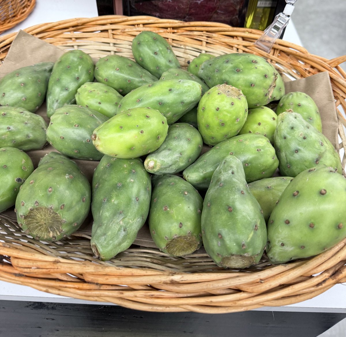 こんにちは。私はAdo こっちはメキシコのスーパーにあった「なにか」