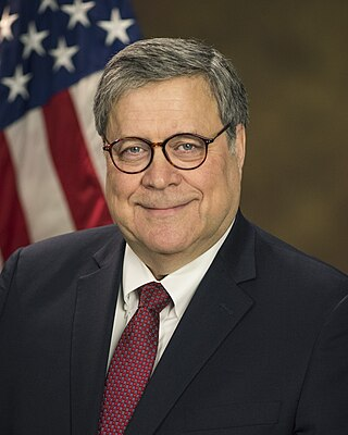vgallegoscortes's tweet photo. 1.- 
El 26 de marzo de 2020, el fiscal William Barr apareció ante la prensa.
Anunció que EE.UU. acusaba a Maduro de liderar el Cartel de los Soles.
Ese día, el presidente de Venezuela dejó de ser un jefe de Estado… y se convirtió en fugitivo internacional. https://t.co/Sieen5yrY0