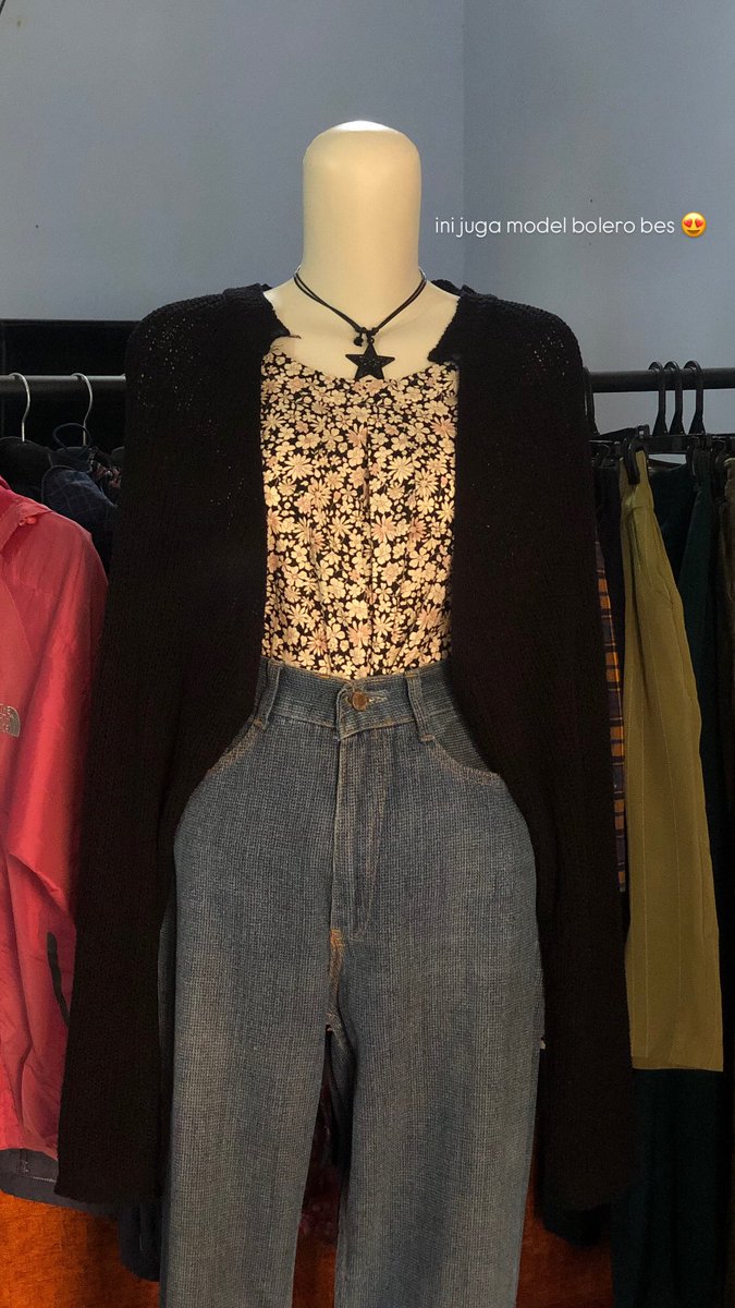 doppusfs's tweet photo. hai beb!!! hari ini aku ada *PROMO ALL ITEM 35K* nihh 😍 
buat yg mau tau barangnya apa aja yg aku promoin kalian bisa cek di sorotan ig *SALE 35K* 

untuk pembelian *3 pcs cukup bayar 100k* 😍

https://t.co/NDXPPSjLiy https://t.co/fk2vGd6Kgt