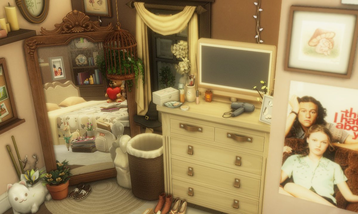 imgloomie's tweet image. My clutter skills peaked here