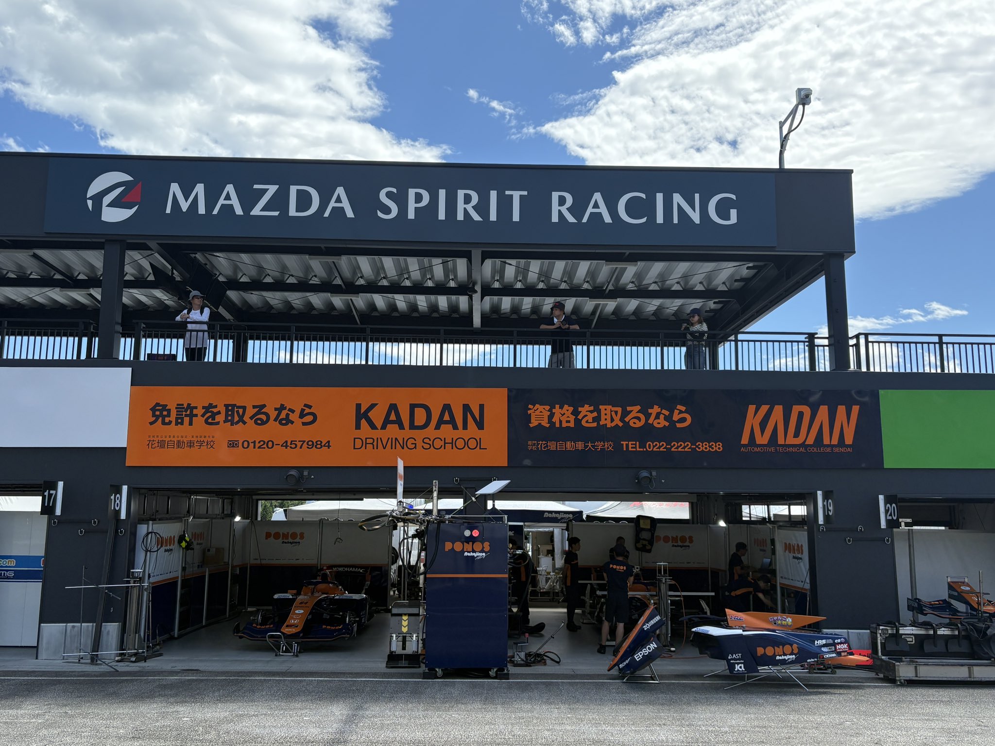 PONOS 中嶋レーシング別注 SF23 モデルカー2台セット キャップ付き PONOSNakajimaRacing スパーク社製モデルカー2台セット