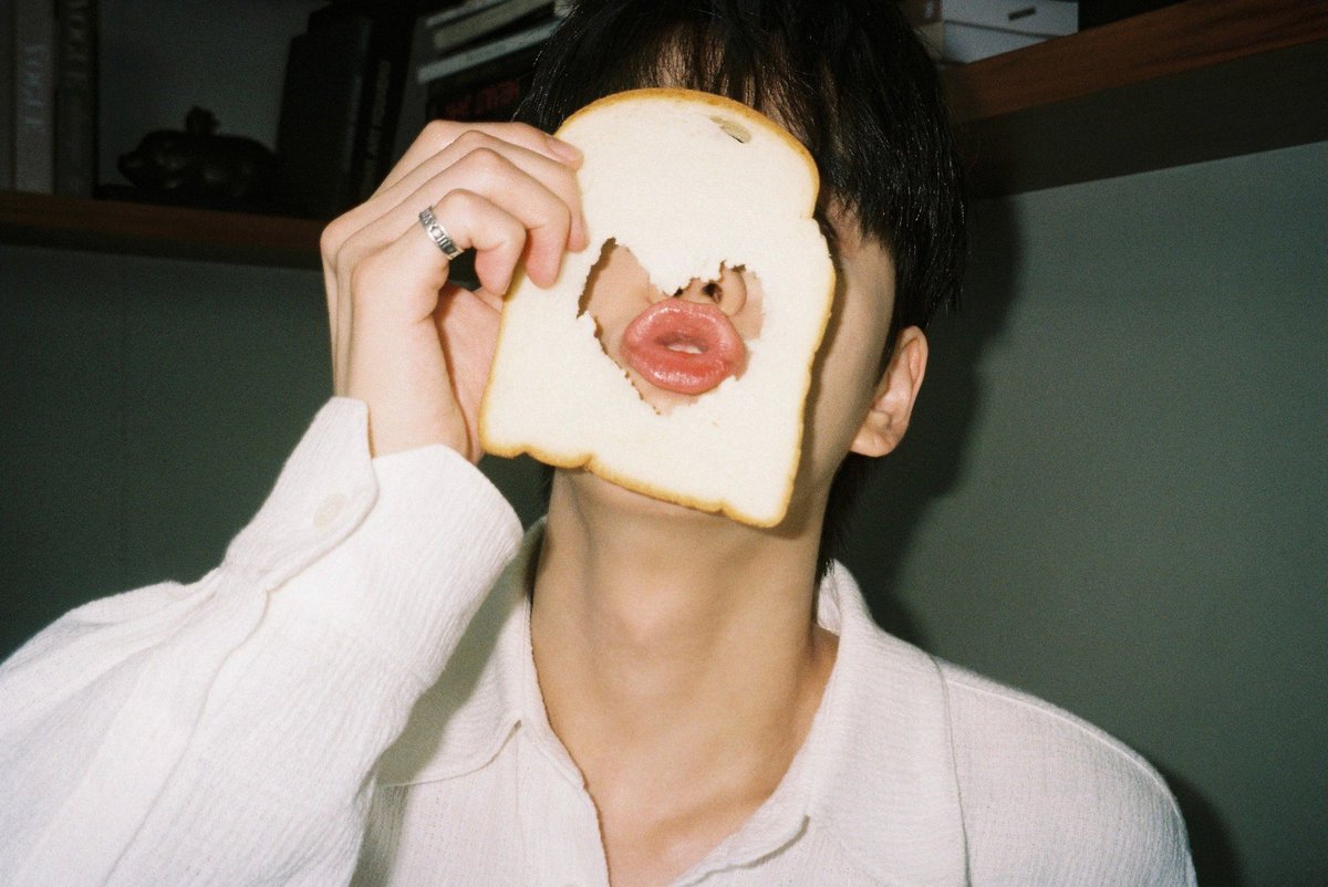 KYH_Global's tweet photo. [📸] Younghoon's vibe photos #YOUNGHOON #영훈 

─ a thread

HAPPY BIRTHDAY YOUNGHOON
#빵담가득한_영훈이의_스물아홉
#OurYounghoonDay https://t.co/sDlm4cV9Un
