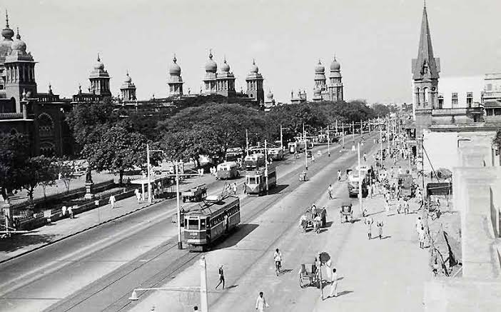 One of Chennai's oldest shopping street chokes from illegal vendors and vehicle parking despite Madras HC passing multiple directions.

Pedestrians have to squeeze between buses and 100s of HONKING vehicles just to walk 50 meters

Thank you <a href="/Swedha_RK/">Swedha Radhakrishnan</a> for highlighting this issue