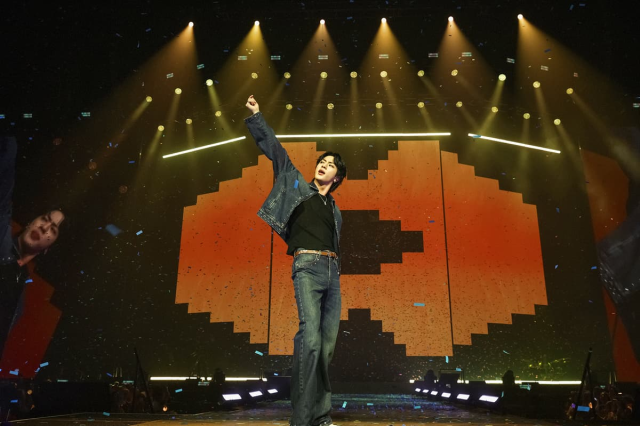 klhunt_pa's tweet photo. With a gameshow section and stellar crowd work, Jin turned his solo tour into a love-in for dedicated BTS fans. #WeAreAEG #WeAreAEG https://t.co/OfcccEwy9V https://t.co/yn7gScQEat