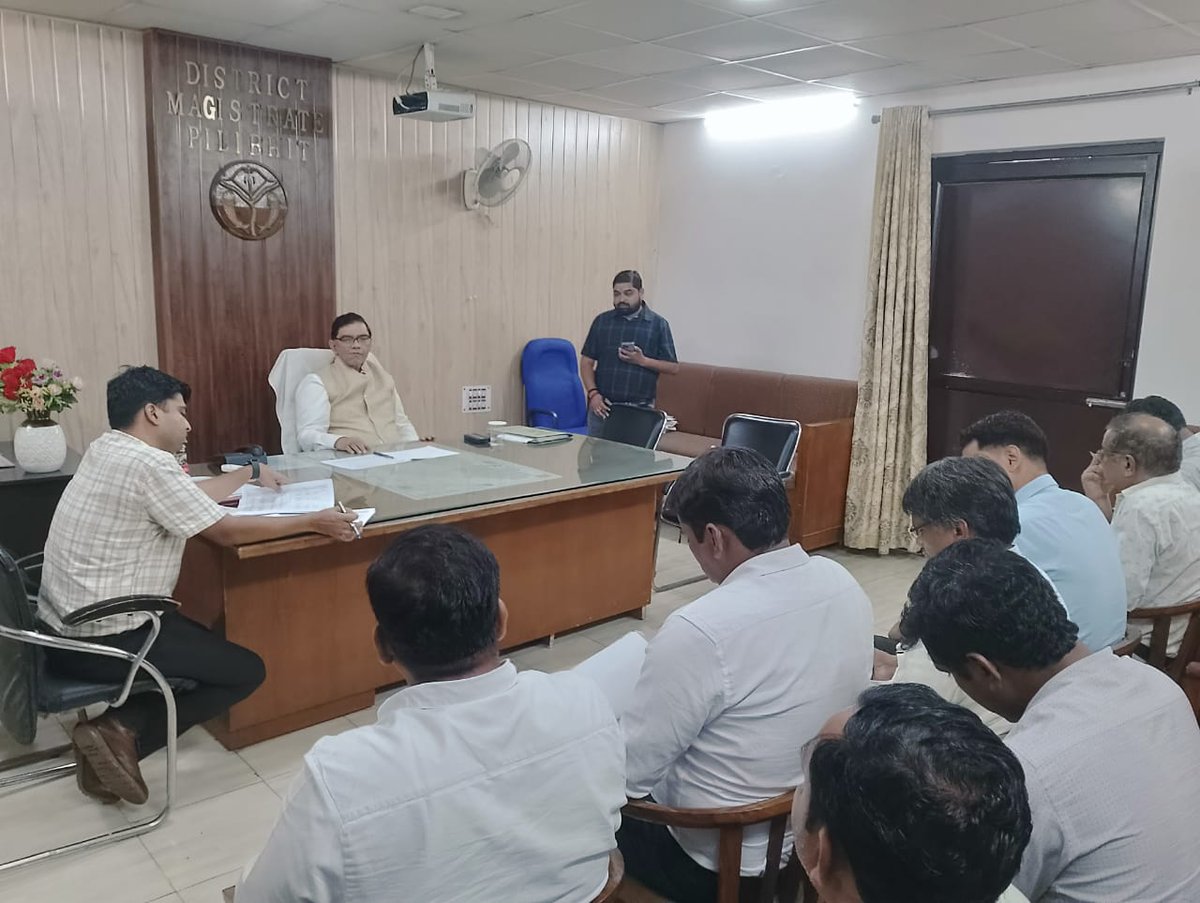 Dmpilibhit's tweet image. जल जीवन मिशन के अंतर्गत निर्माण कार्यों की समीक्षा बैठक हुई संपन्न
पानी की पाइपलाइन डालने के बाद सड़क को शीघ्र दुरुस्त कराए जाने के दिए निर्देश@UPGovt @ChiefSecyUP @CommissionerBa1 @InfoDeptUP