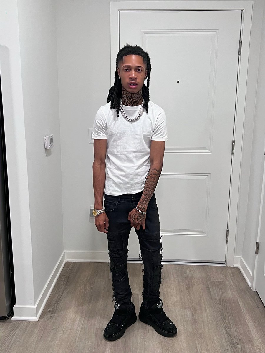 anonymousTrayp's tweet photo. Time keep ticking im running these bandz 

#Trending https://t.co/3yAom3BWXN