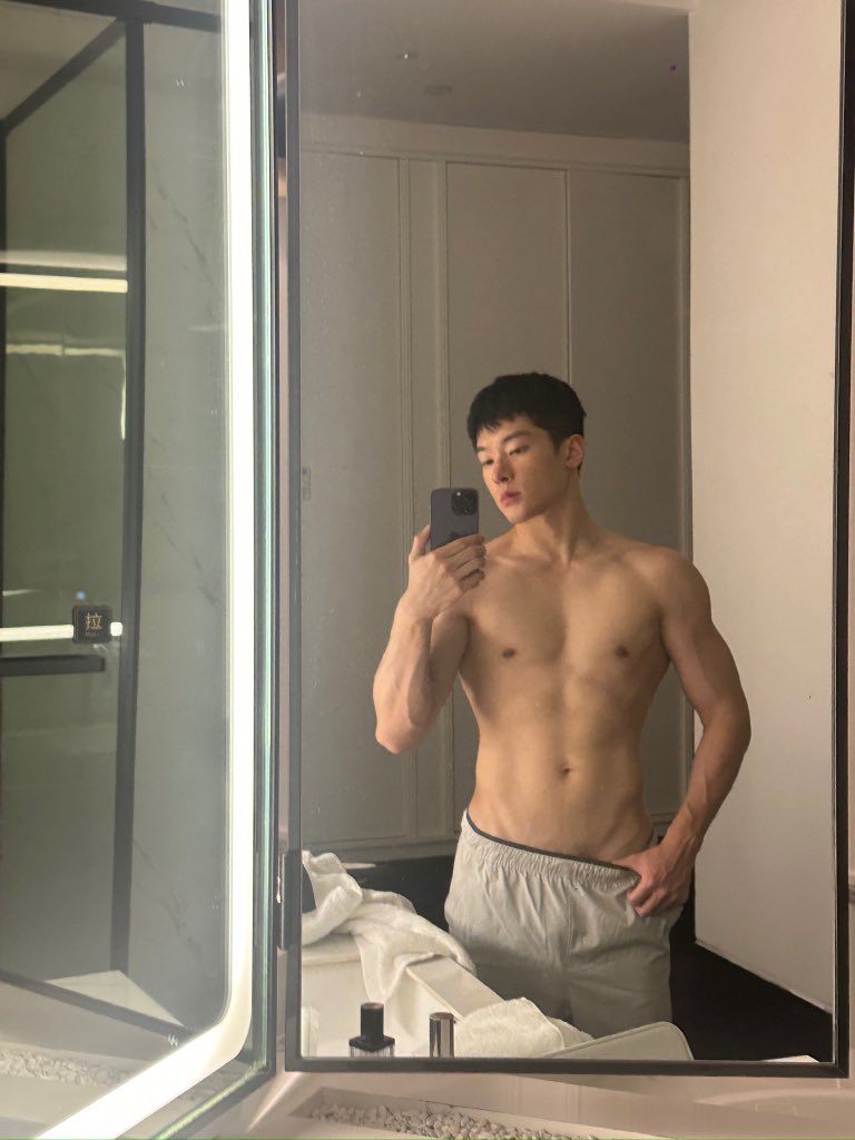 Isaacgoodboy's tweet photo. I’m ready https://t.co/T5uHjAKp2A