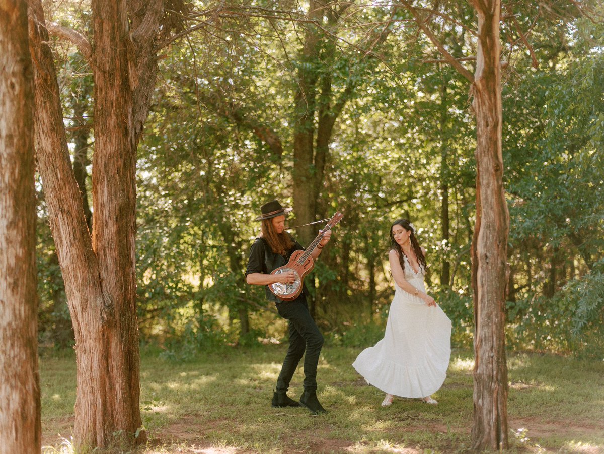 imaginariesband's tweet image. Loving these shots @maiigo captured on set of @imaginariesband #constant #musicvideo #photoshoot ✨❤️🌅

#theimaginaries #fever #newalbumcomingsoon #oklahoma #newmusic #musicphotographer #musicphoto #photography