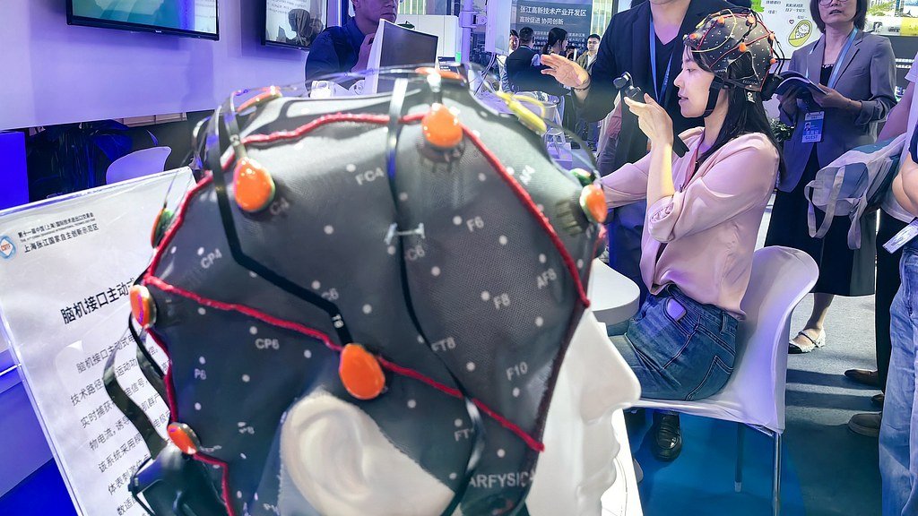 CGTNOfficial's tweet image. China aims to achieve breakthroughs in brain-computer interface technology by 2027 #braincomputerinterface news.cgtn.com/news/2025-08-0…