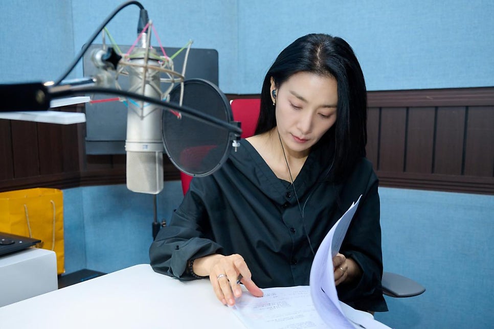 "Charismatic Narration"... Kim Seo-hyung's "World 1945" Recording Studio Excitement Explodes
m.blog.naver.com/nannany000/223…