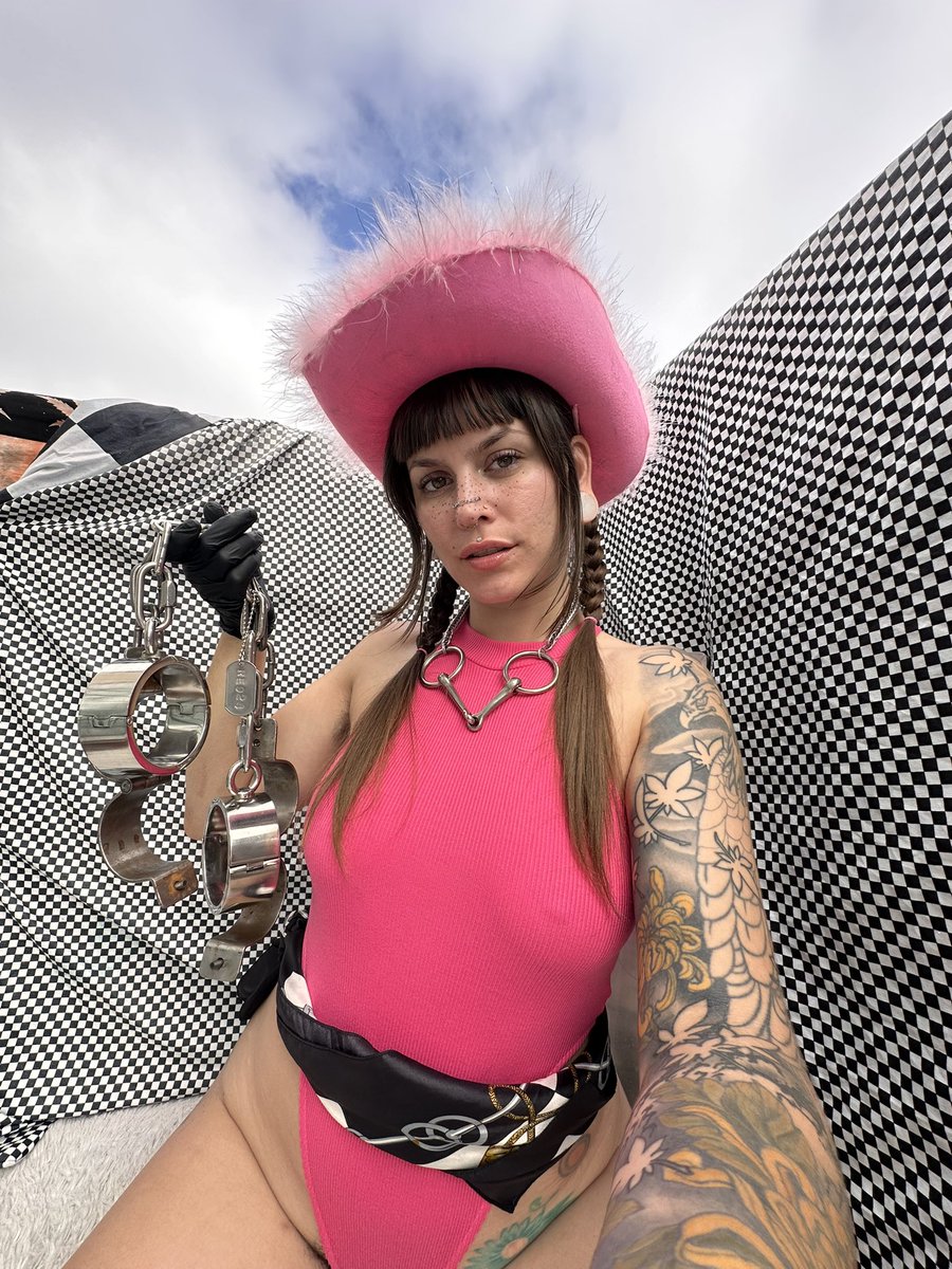 Knotty Peach tweet media