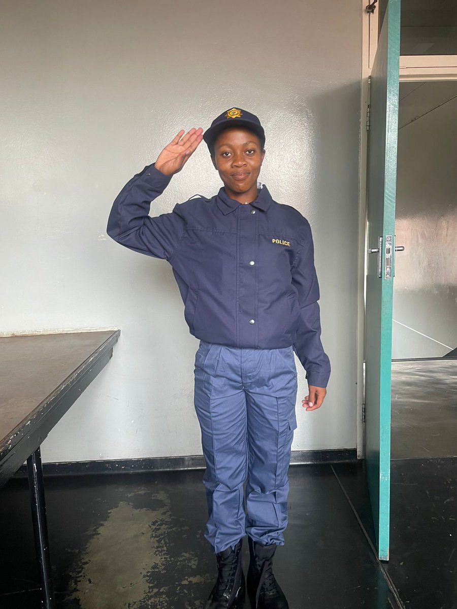 KgaugeloMo41520's tweet photo. @MDNnewss And there's this one here at 'SAPS' tshwane police academy she does the same thing https://t.co/Lkl3fDpdxs